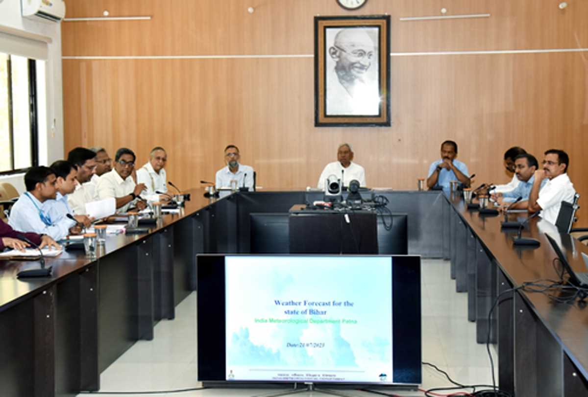 बिहार में मौसम की बेरुखी, मुख्यमंत्री नीतीश कुमार ने की अधिकारियों के साथ बैठक बिहार में मौसम की बेरुखी, मुख्यमंत्री नीतीश कुमार ने की अधिकारियों के साथ बैठक